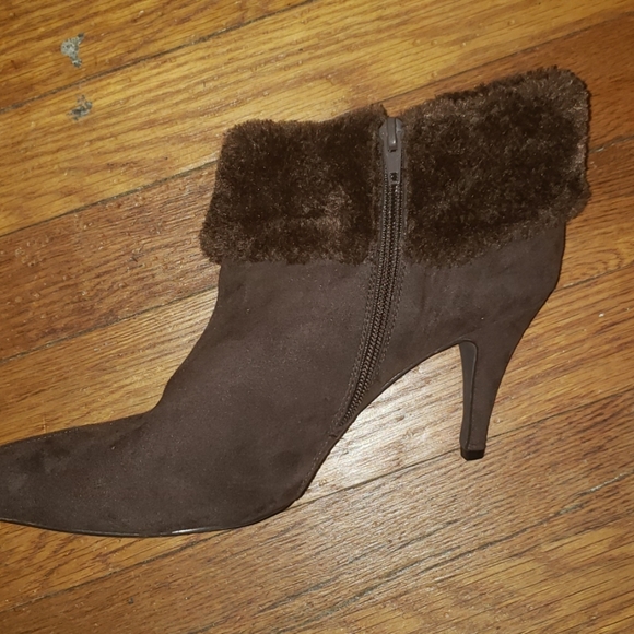 Brown fur trimmed booties - Picture 2 of 4
